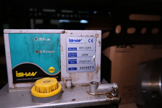 Reol med div. Reservedele