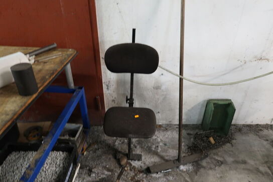 Opbevaringsvogn samt værkstedsstol