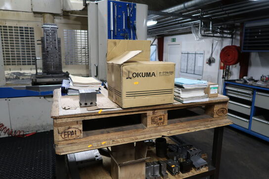 Pallebord/reol med div. Specialværktøj