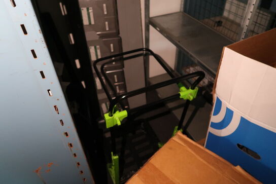 Reol med div. Varelager og reservedele