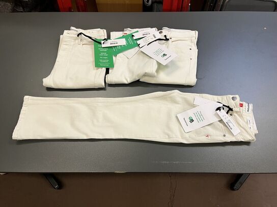 75 stk. Mærketøj Vejl. udsalgspris ca. 82.000 kr.