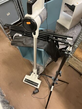 Ledningsfri støvsuger + 2 Stativer POINT POPENCIL