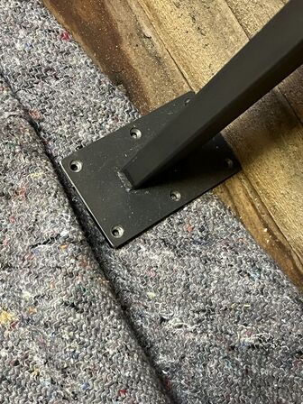 1 sæt  Bordben af stål, trappestige, 1 ks. Taperuller