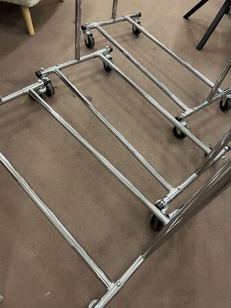 3 stk. Krom tøjstativ på hjul