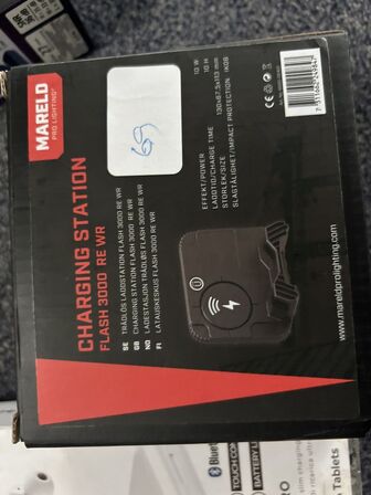 MARELD ladestation samt PURO høretelefoner