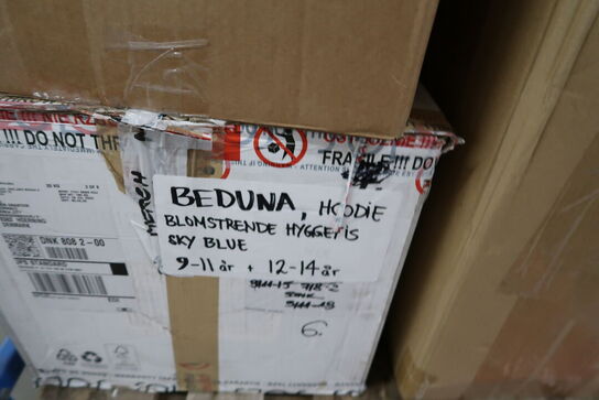 5 stk. paller med div. Merchandise bl.a. tøj, tasker m.m.