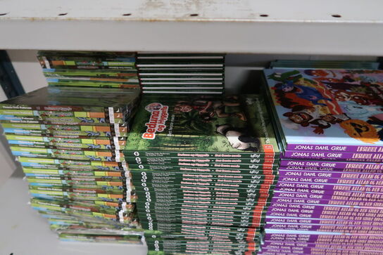 4 fag lagerreoler med div. Bøger