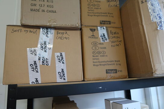 Lagerreoler med div. Merchandise m.m.