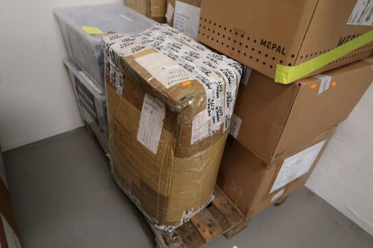 Palle med div. Merchandise bl.a. madkasser, julehuer m.m.