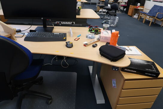 El. hæve/sænke skrivebord uden indhold, med skuffemodul og kontorstol