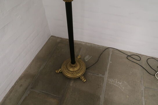 Stumtjener samt bordlampe