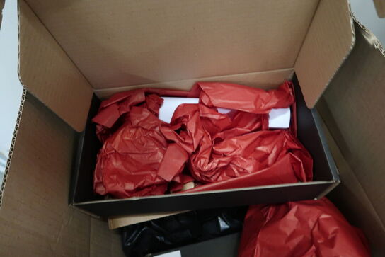 Trampolin, julepynt, pakkeemballage m.m.