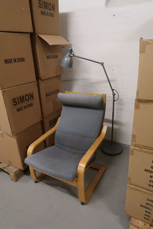 Lænestol samt gulvlampe