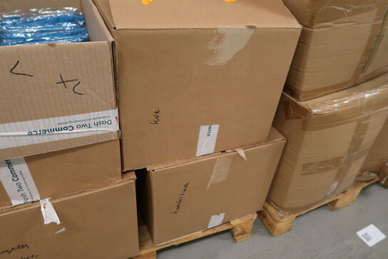 Palle med div. Merchandise bl.a. Tøj, huer m.m.