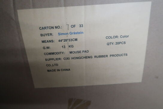 Paller med musemåtter, loftplader samt div. plastikkasser