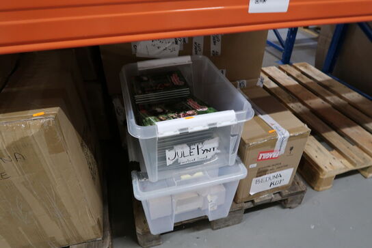 5 stk. paller med div. Merchandise bl.a. tøj, tasker m.m.