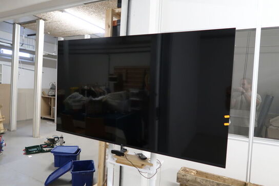 Fjernsyn LG på stativ med konferencekamera