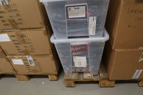 Palle med div. Merchandise bl.a. tøj, julekugler m.m.