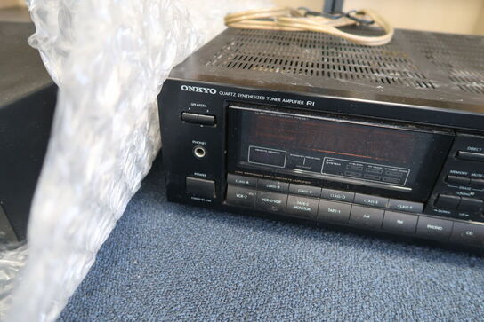 2 stk. højtalere GALE 4020, pladeafspiller, cd-afpiller ONKYO, forstærker ONKYO m.m.