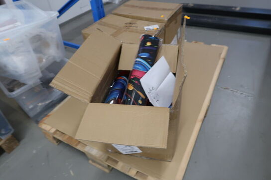 Div. Paller med merchandise bl.a. musemåtter, tøj, tasker m.m.