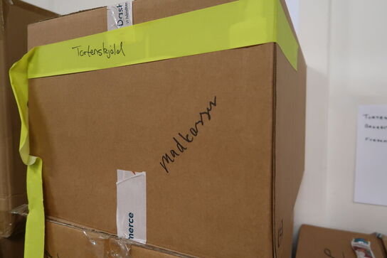 Palle med div. Merchandise bl.a. bamser, tøj, madkasser m.m.