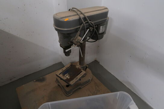 Bordsøjleboremaskine EINHELL TB 13/5 EC, overfræser samt boremaskine BLACK & DECKER