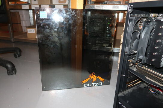 Computerskærm, computer, tastatur, mus m.m.