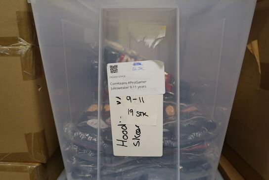 Palle med div. Merchandise bl.a. tøj, julekugler m.m.