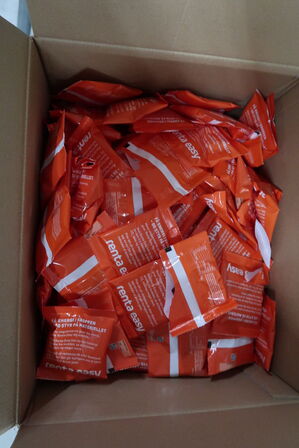 Palle med kaffekrus samt vingummiposer