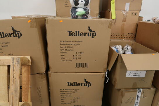 Palle med div. Merchandise bl.a. bamser