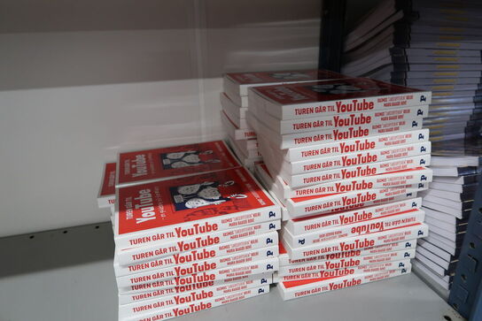 4 fag lagerreoler med div. Bøger