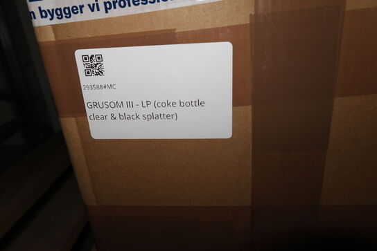 2 stk. paller med div. Merchandise bl.a. tøj, LP'er, bøger m.m.