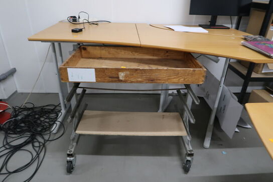 2 stk. hæve/sænke skriveborde samt vogn