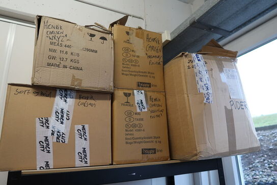 Lagerreoler med div. Merchandise m.m.