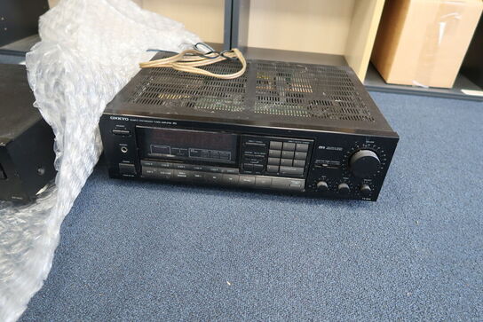 2 stk. højtalere GALE 4020, pladeafspiller, cd-afpiller ONKYO, forstærker ONKYO m.m.