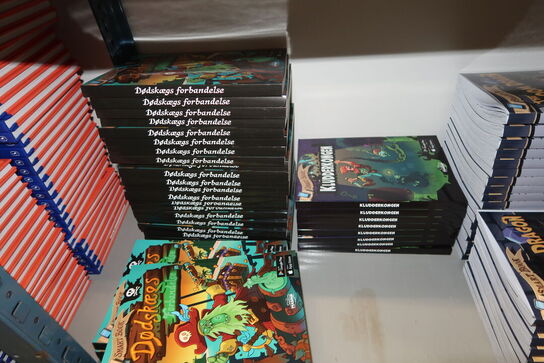 4 fag lagerreoler med div. Bøger