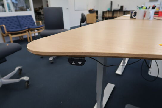 El. hæve/sænke skrivebord samt kontorstol