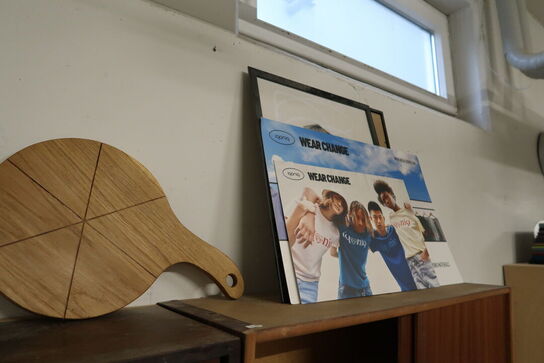 2 stk. vægskabe med div. Værktøj m.m.