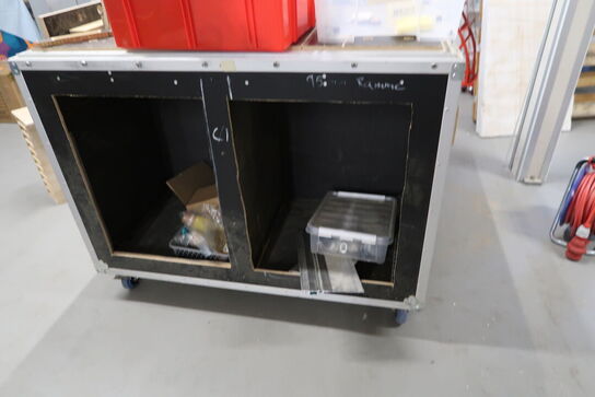 Højtaler SOUNDKING, flightcase, div. Værktøj, maling m.m.