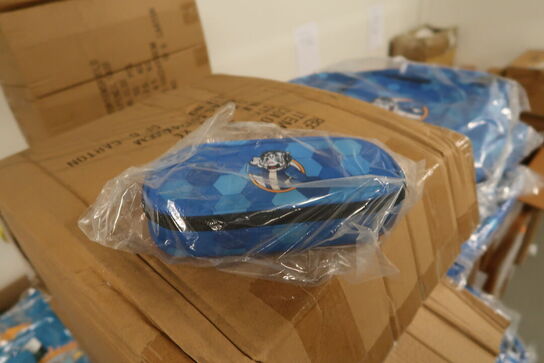 Palle med div. Merchandise bl.a. tasker, penalhuse m.m.