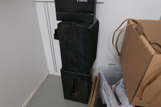 Div. Elektronik, højtalere, skrivebord, merchandise m.m.