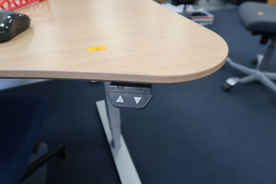 El. hæve/sænke skrivebord uden indhold, med kontorstol