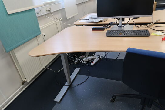 El. hæve/sænke skrivebord uden indhold, med kontorstol