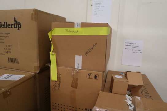 Palle med div. Merchandise bl.a. bamser, tøj, madkasser m.m.