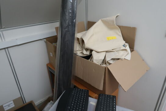 Div. Elektronik, højtalere, skrivebord, merchandise m.m.