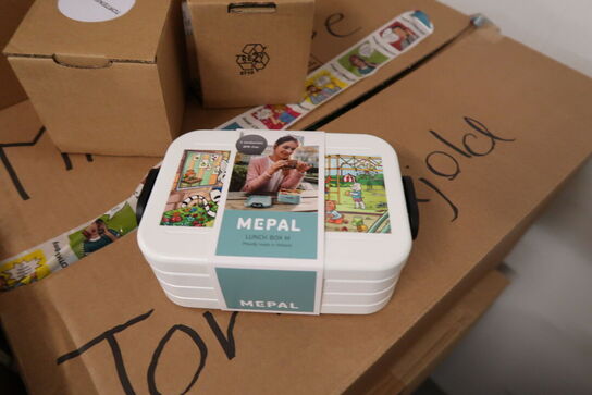 Palle med div. Merchandise bl.a. bamser, tøj, madkasser m.m.