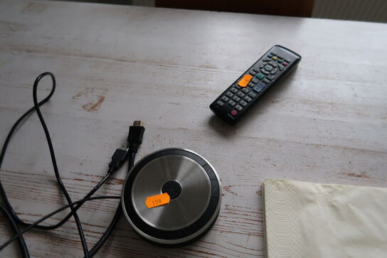 Fjernsyn SAMSUNG LE40M87BD samt konferencetelefon EPOS