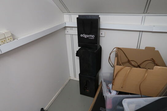 Div. Elektronik, højtalere, skrivebord, merchandise m.m.