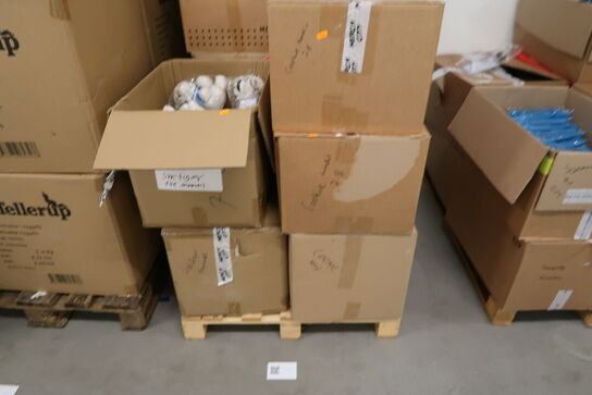 Palle med div. Merchandise bl.a. bamser, tøj, madkasser m.m.