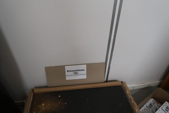 Div. Elektronik, højtalere, skrivebord, merchandise m.m.